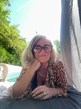 NaughtyMonicaUK webcam