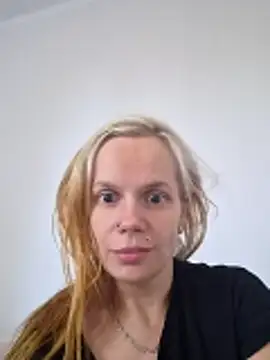 MiAmore124 webcam