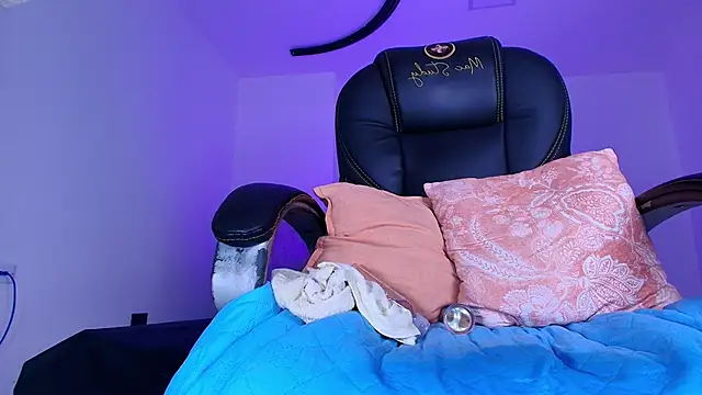 naomi_kyse webcam