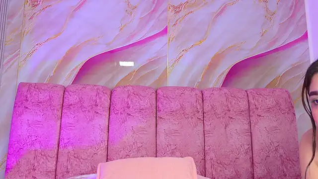emmacurvy webcam