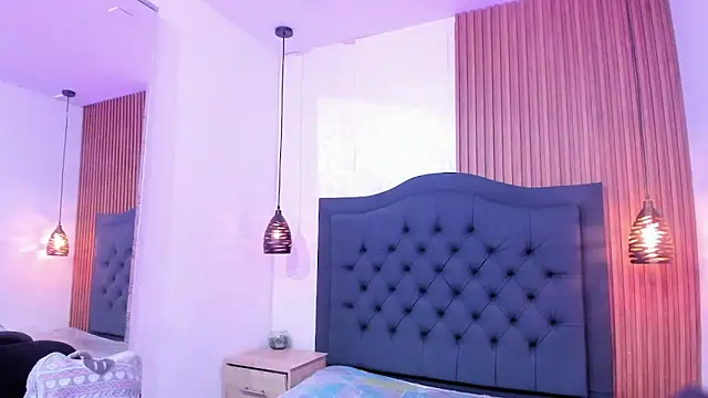 Maya_curvy webcam