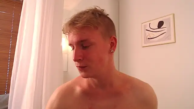 AlexxSweet webcam