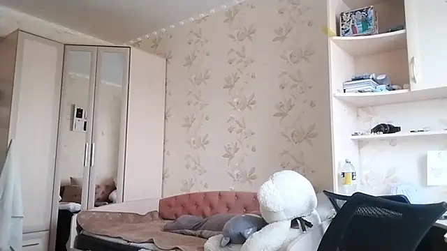 lowkeyindigo - LowkeyIndigo's free webcam - UK Sex Cams