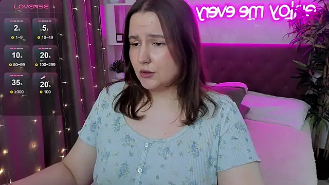 FeralPeach webcam