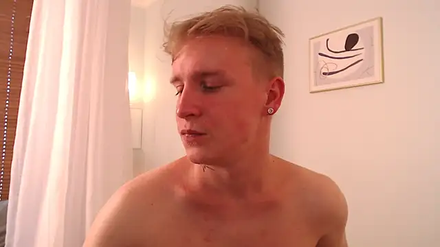 AlexxSweet webcam