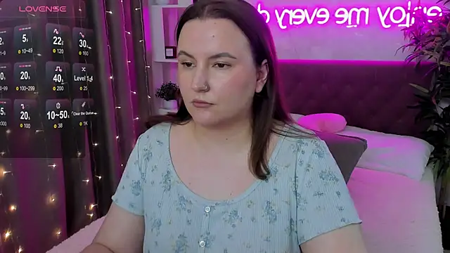 FeralPeach webcam