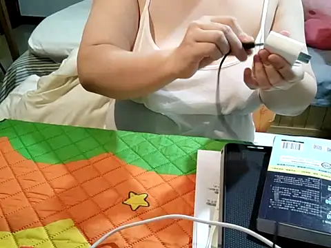 AngelwithEcup webcam