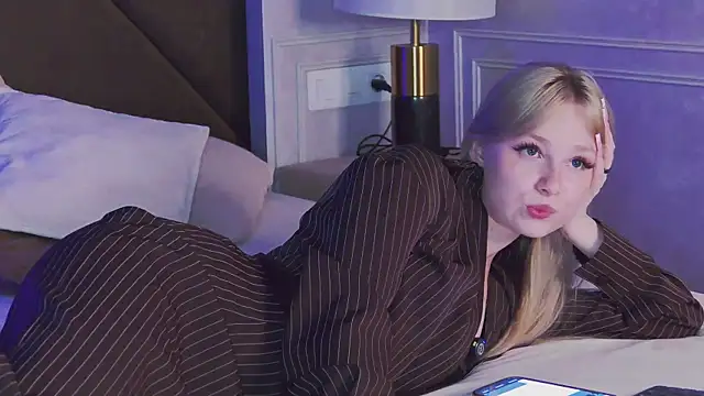 Shy_Barbie webcam
