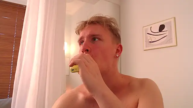 AlexxSweet webcam