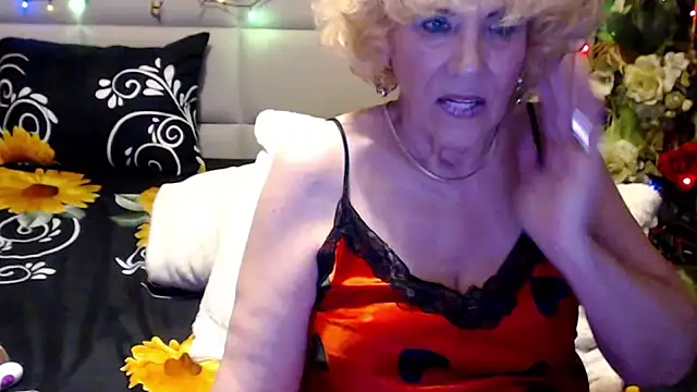 HappyWomanOn webcam