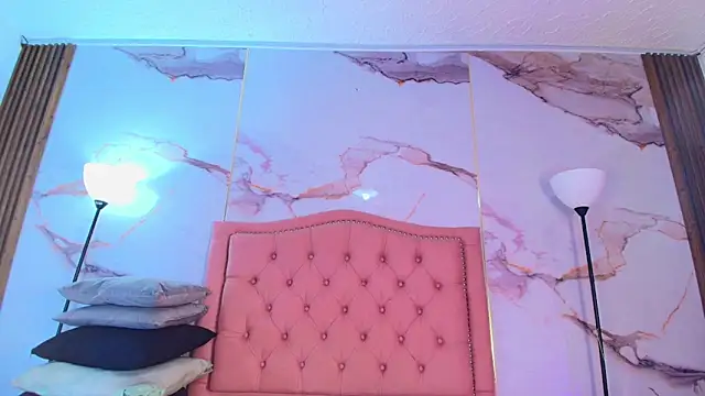 AlyaThompson webcam