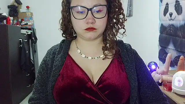 curly_greeneyed webcam