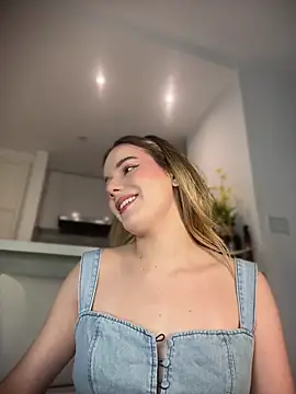 NicoleCut webcam