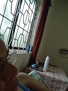 NakedMILFx webcam