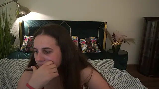 MikaFoxy webcam