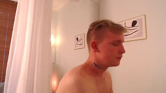AlexxSweet webcam