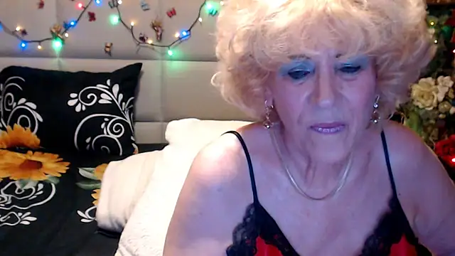 HappyWomanOn webcam