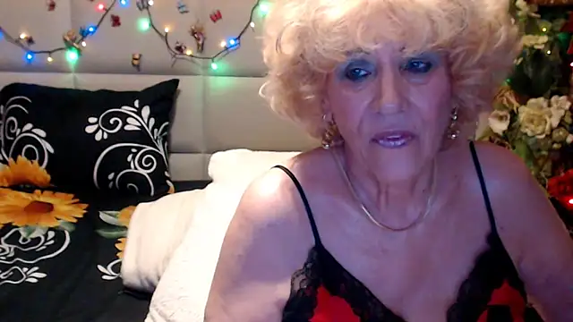 HappyWomanOn webcam