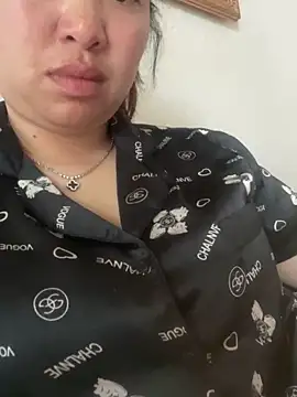 Nhung584 webcam stripchat model stream image