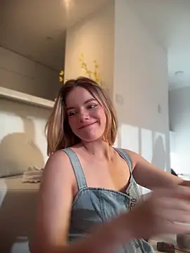 NicoleCut webcam
