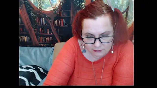 PlayfullMature webcam