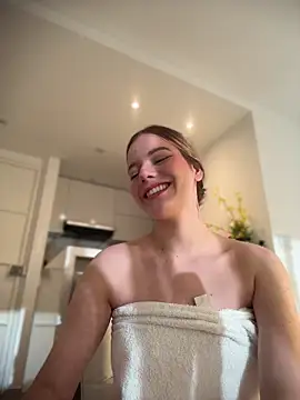 NicoleCut webcam