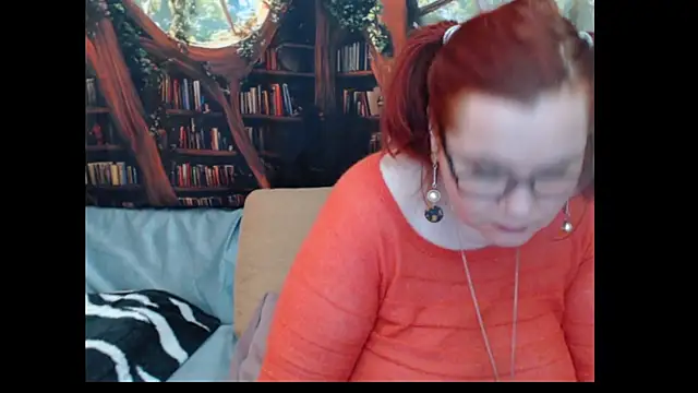 PlayfullMature webcam