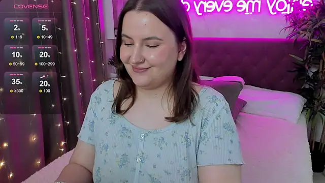 FeralPeach webcam
