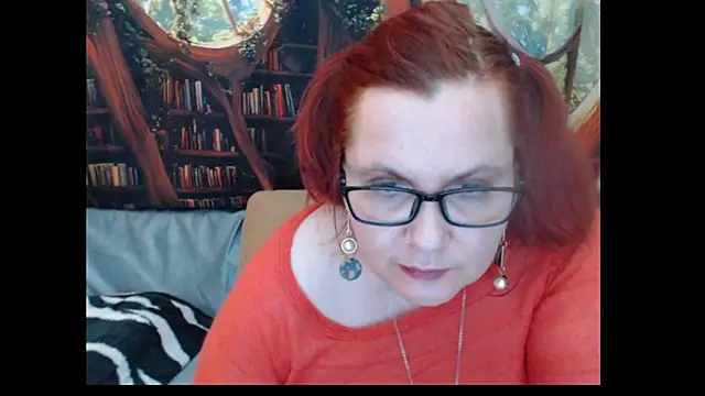PlayfullMature webcam