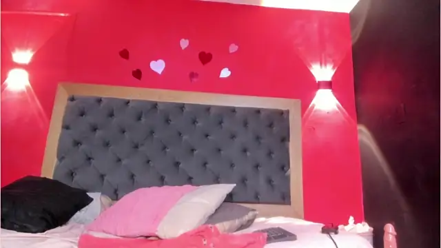 yayahilton - YayaHilton's free webcam - UK Sex Cams