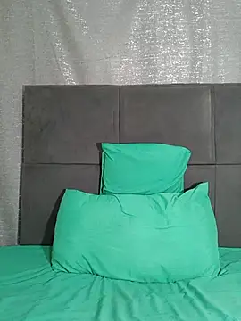 HugeTitisxx webcam