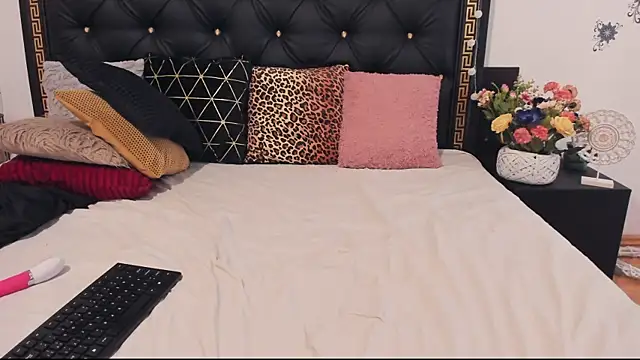 PreciousAillyn webcam