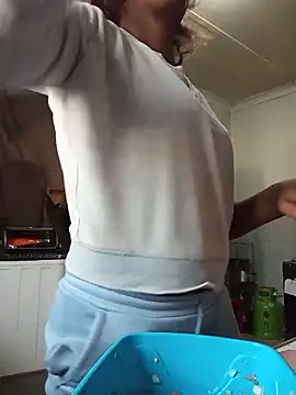 sluttylaura21 webcam
