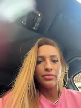 LovingBlondie webcam