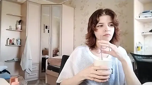LowkeyIndigo webcam