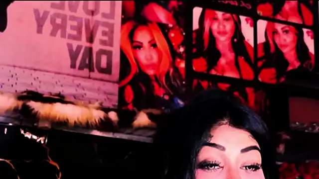 indian_dreamgirl webcam