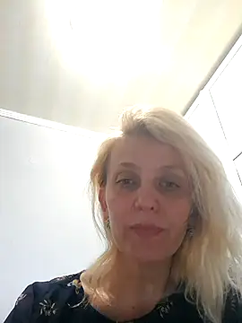 MiaLove183 webcam