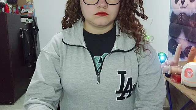 curly_greeneyed webcam
