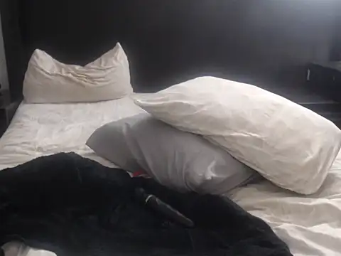 XHotJuicyBootyXX webcam