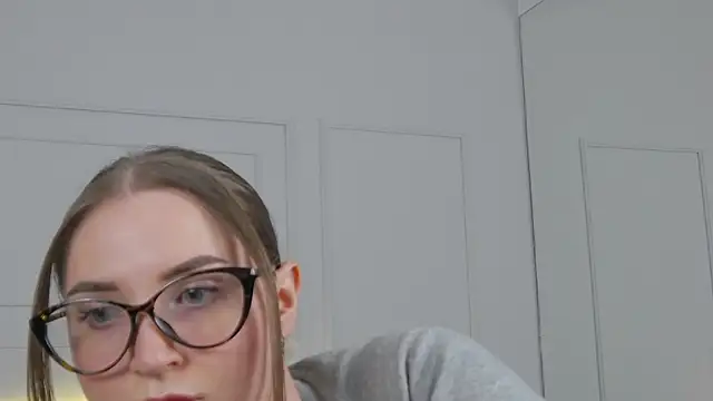ArianaMilss webcam