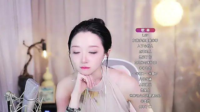 Zoe-99 webcam