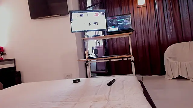 LadyAriaHunt webcam
