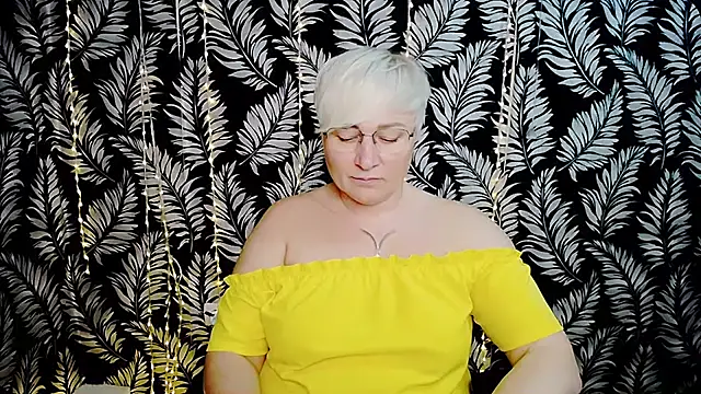 Olivia_playful webcam
