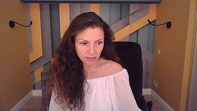 EllaLong webcam