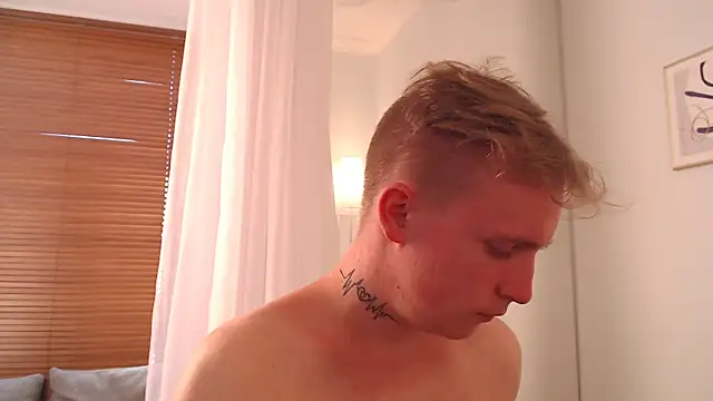 AlexxSweet webcam