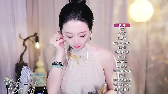 Zoe-99 webcam