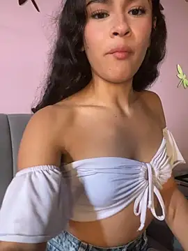 AlanaMartinez_Pink webcam