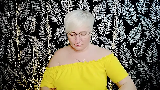 Olivia_playful webcam