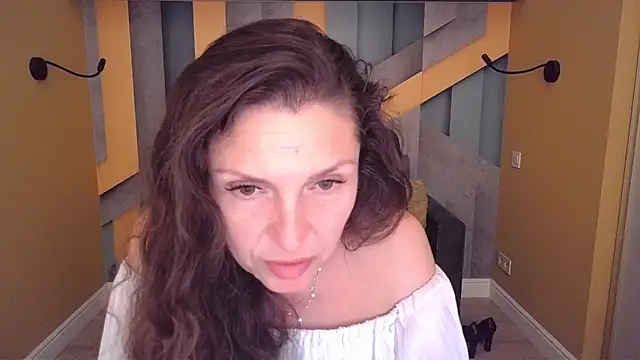 EllaLong webcam