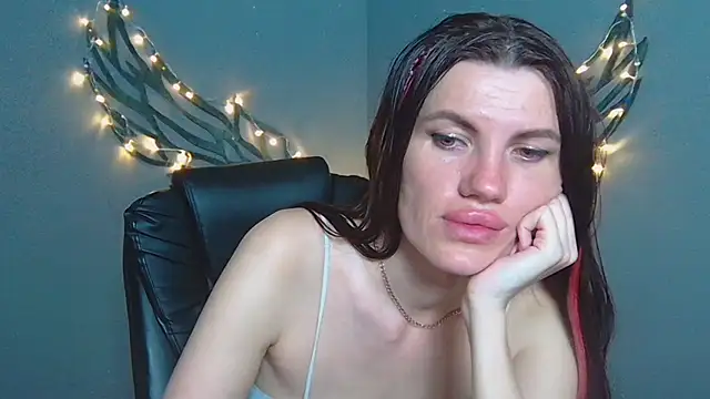 MilaLoona webcam
